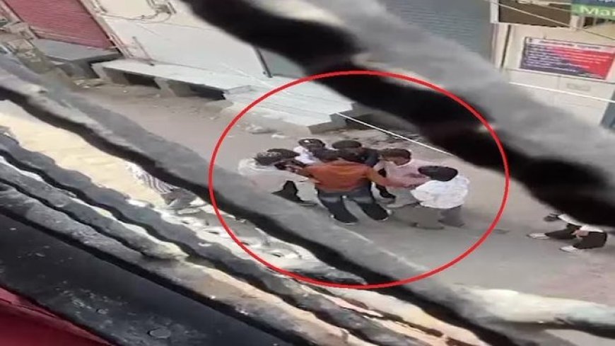 गाजियाबाद के खोड़ा में खौफनाक वारदात, 4 से 5 लड़कों  ने 17 वर्षीय सूर्या की चाकू से गोदकर सरेराह कर दी निर्मम हत्या।