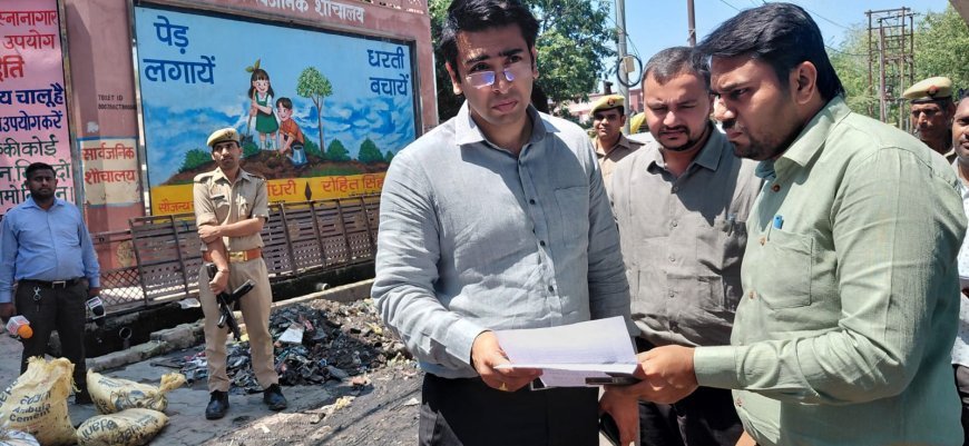 Hathras: मानसून से पहले जलभराव रोकने को डीएम ने किया नालों और पंपिंग स्टेशन का निरीक्षण। 