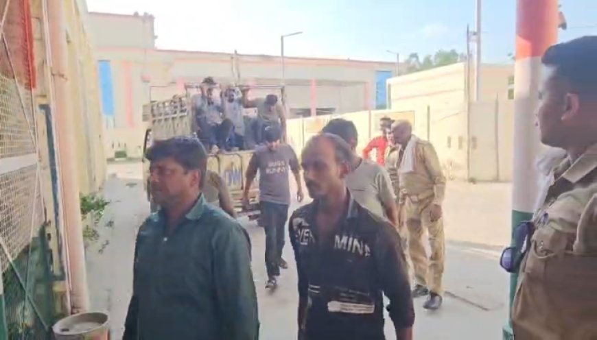 Sambhal : गंगा में अवैध खनन पर प्रशासन का बड़ा प्रहार, 11 लाख जुर्माना; 13 वाहन सीज, 27 लोग गिरफ्तार