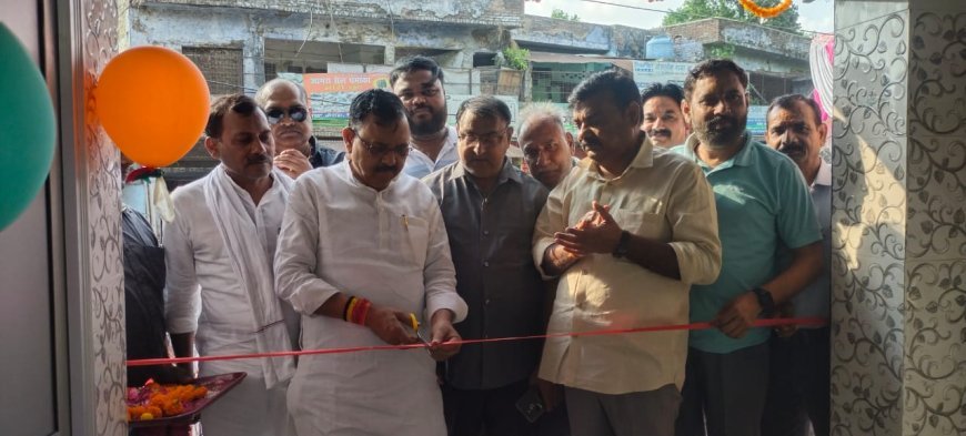 Hardoi : हरदोई में अटल चौक के पास नए सार्वजनिक शौचालय का हुआ उद्घाटन