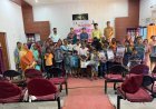 Ballia: बांसडीह ब्लॉक में महिला जागरूकता कार्यक्रम आयोजित, बच्चों को वितरित किए गए स्कूल बैग