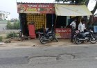 Sitapur : सरैया सानी चौराहे पर सड़क के बड़े गड्ढों से हादसे का डर, स्थानीय दुकानदारों ने लोक निर्माण विभाग से की मरम्मत की मांग