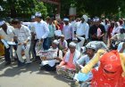 Kanpur: न्याय के लिए सड़क पर उतरने को मजबूर दिव्यांग, आश्वासन के बाद टली पदयात्रा