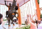 मुख्यमंत्री ने किया वीरांगना झलकारी बाई की अश्वारोही प्रतिमा का अनावरण, सीएम के हाथों चेक, चाबी, स्वीकृति पत्र पाकर प्रफुल्लित हुए लाभार्थी  