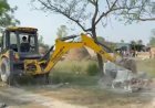 Sambhal : सम्भल में बुलडोजर का एक्शन- ग्राम समाज की 7 बीघा जमीन कब्जामुक्त, अवैध मजारें ध्वस्त