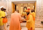 Ayodhya : रामनगरी पहुंचे मुख्यमंत्री ने संकटमोचन और रामलला के चरणों में टेका माथा, संतों का जाना हालचाल