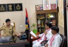 Sitapur : सपा कार्यालय पर कार्रवाई के बाद गरमाई सियासत, विवादित पोस्टर हटाने के बाद एसपी दफ्तर पहुंचे सांसद आनंद भदौरिया