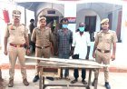 Hardoi : युवक की पीट-पीटकर हत्या का मामला, बेहटा गोकुल पुलिस ने दो आरोपियों को डंडे के साथ दबोचा