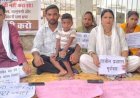 Sitapur : प्रशासनिक आदेश के बाद भी मेड़बंदी न होने से नाराज जिला पंचायत सदस्य कन्हैया भारती धरने पर बैठे, सिधौली शहीद स्मारक पर प्रदर्शन शुरू