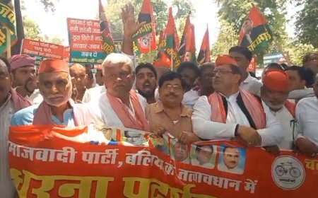 Ballia: महंगाई और जनसमस्याओं पर सपा का प्रदर्शन, 15 सूत्रीय मांगों को लेकर जिला मुख्यालय पर गरजी समाजवादी पार्टी। 