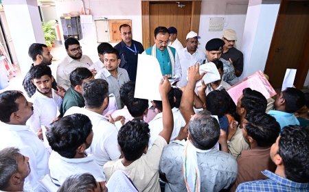 Lucknow : जनता की समस्याओं का समय पर और सही समाधान करना अधिकारियों की जिम्मेदारी, जनता दर्शन में उप मुख्यमंत्री ने सुनीं शिकायतें