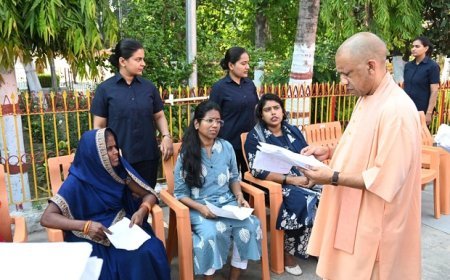 Gorakhpur: जनता दर्शन में मुख्यमंत्री का सख्त संदेश: शिकायतों का समयबद्ध और प्रभावी निस्तारण सुनिश्चित करें। 
