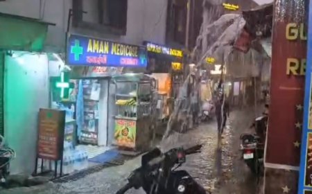 Mussoorie: बारिश-ओलावृष्टि से ठंडी हुई मसूरी, पर्यटकों ने लिया मौसम का मजा; किसानों की बढ़ी चिंता।