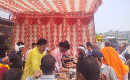 Hardoi : बड़े मंगल पर आयोजित भंडारे में उमड़ी श्रद्धालुओं की भारी भीड़