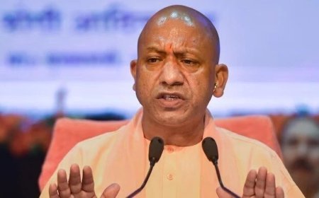 उत्तर प्रदेश सरकार का बड़ा प्रशासनिक निर्णय, पूरे राज्य में अगले छह महीनों के लिए सरकारी कर्मचारियों की हड़ताल पर लगी पूरी तरह रोक।