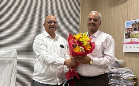 Lucknow : अनिल भूषण चतुर्वेदी ने संभाली प्रभारी  शिक्षा निदेशक बेसिक की जिम्मेदारी