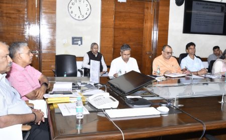 Lucknow : यूपी पुलिस भर्ती परीक्षा को लेकर बड़ी बैठक: 75 जिलों में 1,183 केंद्रों पर कड़ी सुरक्षा के बीच आयोजित होगी परीक्षा
