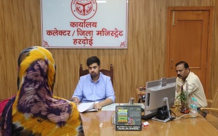 Hardoi: जनसुनवाई में उमड़ी फरियादियों की भीड़, डीएम अनुनय झा ने सुनीं 94 शिकायतें। 