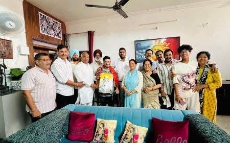 Bajpur : उत्कर्ष नेगी के राज्य कर अधिकारी बनने पर विधायक अरविंद पांडेय और बलराज पासी ने घर पहुंचकर दी बधाई