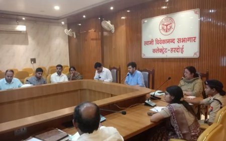 Hardoi : बाढ़ से निपटने के लिए हरदोई प्रशासन मुस्तैद, जिलाधिकारी ने बैठक कर अधिकारियों को दिए कड़े निर्देश