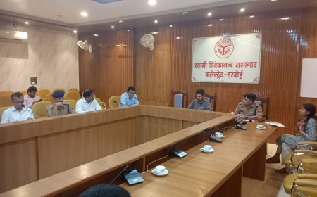 Hardoi : राष्ट्रीय राजमार्गों से अवैध पार्किंग और अतिक्रमण हटाएं, लापरवाही बर्दाश्त नहीं- जिलाधिकारी अनुनय झा