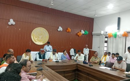 Ballia: पुलिस भर्ती परीक्षा को लेकर प्रशासन सतर्क, डीएम ने दिए कड़े निर्देश