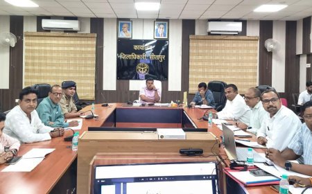 Sitapur: नैमिषारण्य में मिलेगा जूट के बैग में शुद्ध देसी घी का प्रसाद- डीएम