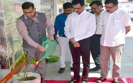 Lucknow: विश्व पर्यावरण दिवस 2026 पर सूचना विभाग में वृक्षारोपण कार्यक्रम आयोजित
