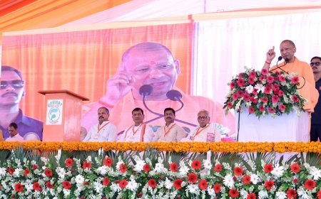 Gonda: मंच पर मुख्यमंत्री के आने के बाद से पंडाल में गूंजता रहा जय श्री राम व बुलडोजर बाबा का जयघोष