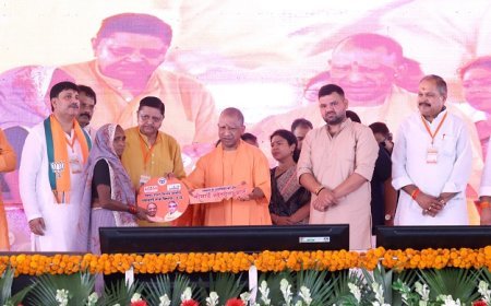 Gonda: मुख्यमंत्री ने जनकल्याणकारी योजनाओं के लाभार्थियों को किया सम्मानित