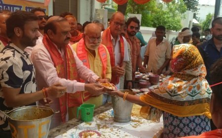 Hardoi: भाजपा नेता राजा बक्श सिंह के सौजन्य से बृहद भंडारा आयोजित, श्रद्धालुओं ने ग्रहण की प्रसादी
