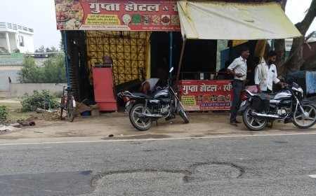 Sitapur : सरैया सानी चौराहे पर सड़क के बड़े गड्ढों से हादसे का डर, स्थानीय दुकानदारों ने लोक निर्माण विभाग से की मरम्मत की मांग