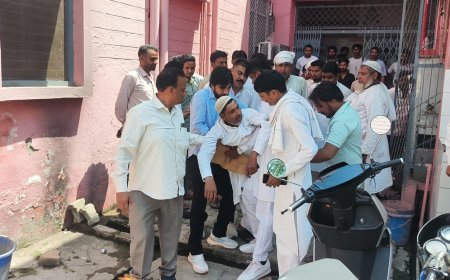 Deoband : सांपला रोड पर डंपर ने मोपेड को मारी टक्कर, बुजुर्ग की मौत और महिला गंभीर रूप से घायल