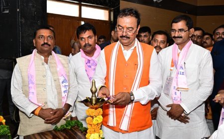 Prayagraj : शैक्षिक संगोष्ठी और प्रांतीय अधिवेशन में शामिल हुए उपमुख्यमंत्री केशव प्रसाद मौर्य, शिक्षकों की भूमिका को सराहा