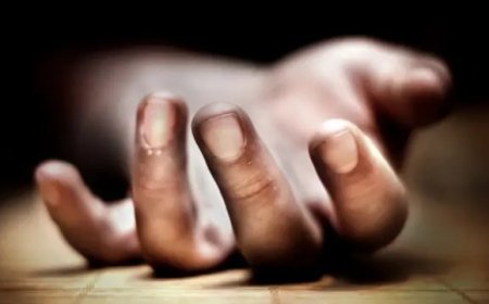 Hardoi : पिता को खाना खिलाने के बाद बेटे ने कोठरी में फंदा लगाकर दी जान, सुबह बुजुर्ग पिता ने देखा शव