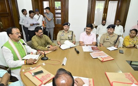 Agra : केशव प्रसाद मौर्य के आगमन पर जनप्रतिनिधियों ने किया स्वागत, विकास कार्यों और कानून व्यवस्था की समीक्षा