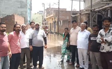 Sambhal: ईद से जलभराव से बेहाल मौहल्ला, प्रदर्शन पर उतरे लोग; बोले– अधिकारी सुनने को तैयार नहीं