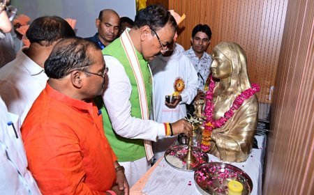 Lucknow : लोकमाता अहिल्याबाई होल्कर का जीवन सेवा, सुशासन और राष्ट्र निर्माण का आदर्श, उप मुख्यमंत्री ने दी श्रद्धांजलि