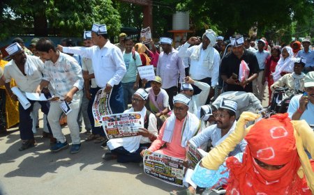 Kanpur: न्याय के लिए सड़क पर उतरने को मजबूर दिव्यांग, आश्वासन के बाद टली पदयात्रा
