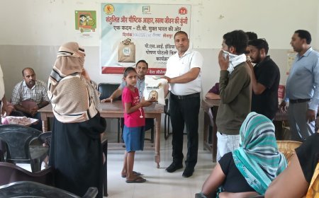 Sitapur : खैराबाद सीएचसी में 40 टीबी मरीजों को मिलीं पोषण पोटलियां