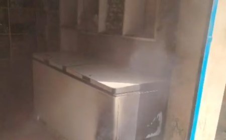 Sitapur : खैराबाद में किराना दुकान के फ्रिज में शॉर्ट सर्किट से लगी आग, दुकानदार की समझदारी से बचा लाखों का सामान