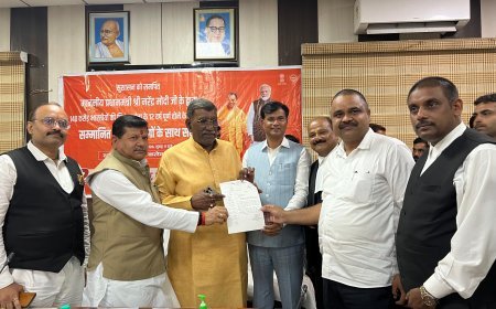 Sitapur : मिश्रिख तहसील में सिविल कोर्ट शुरू करने की मांग, वकीलों ने मंत्रियों को दिया मांगपत्र