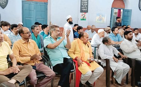 Sitapur : बिसवां में हसरत मोहानी की याद में गोष्ठी, सोशल मीडिया पर भाईचारा बनाए रखने और आतंकवाद के विरोध की अपील