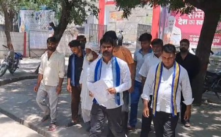 Deoband : भैंस चोरों की गिरफ्तारी न होने पर आक्रोश, आजाद समाज पार्टी और भीम आर्मी ने घेरा दफ्तर