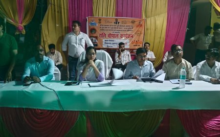 Hardoi: टड़ियावां में रात्रि ग्रामीण चौपाल: सीडीओ नेहा व्याडवला ने योजनाओं की जानकारी देकर सुनी ग्रामीणों की समस्याएं