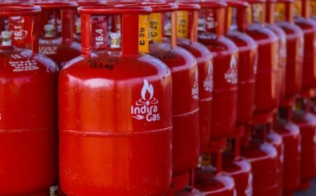 LPG सिलेंडरों की कीमतों में बढ़ोतरी और उज्ज्वला योजना के कोटे में कटौती से देश का सियासी तापमान बढ़ा, संसद से सड़क तक तीखी बहस