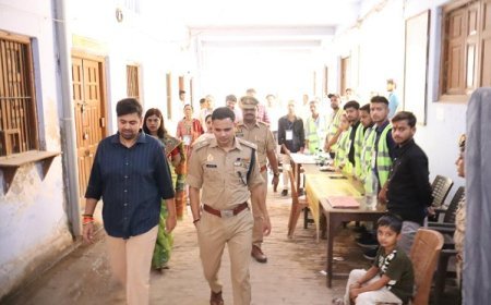 Hardoi: डीएम-एसपी ने पुलिस भर्ती परीक्षा केंद्रों का किया निरीक्षण, नकलविहीन व शांतिपूर्ण परीक्षा के दिए निर्देश