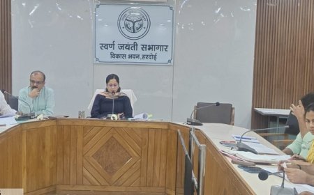 Hardoi: मनरेगा समीक्षा में लापरवाही पर सख्ती, दो बीडीओ को कारण बताओ नोटिस, कई अधिकारियों को चेतावनी