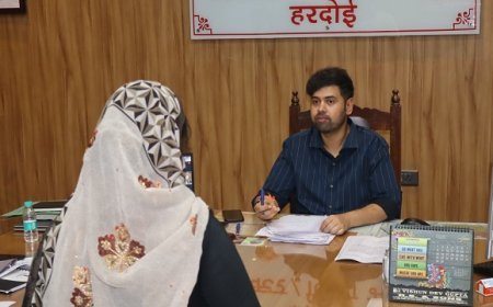 Hardoi: जनसुनवाई में डीएम अनुनय झा ने सुनीं 62 शिकायतें, अधिकारियों को दिए त्वरित निस्तारण के निर्देश
