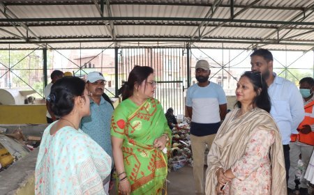 Hathras: एमआरएफ सेंटर का पालिकाध्यक्ष ने किया औचक निरीक्षण, ठोस अपशिष्ट प्रबंधन और कचरा पृथक्करण व्यवस्था का लिया जायजा